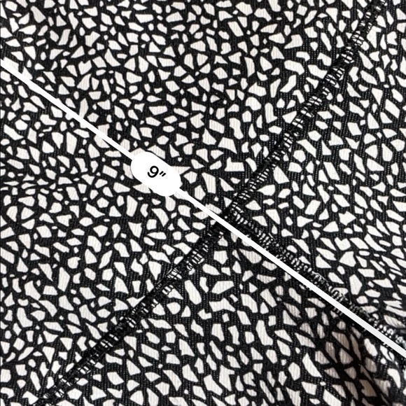 Lululemon speckled black white crop leggings - Picture 5 of 6